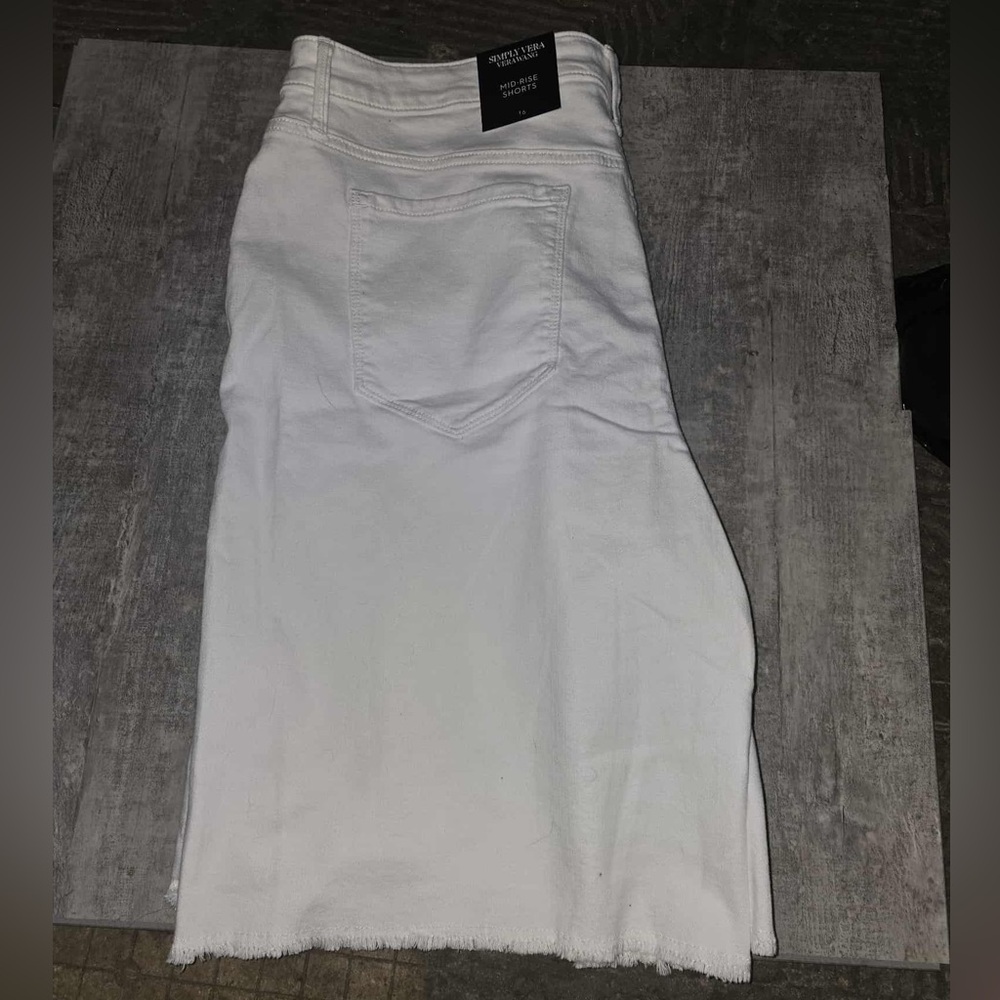 NWT Simply Vera Vera Wang Denim Shorts - Picture 3 of 3